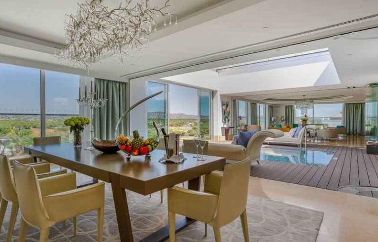 Conrad Algarve, Almacil