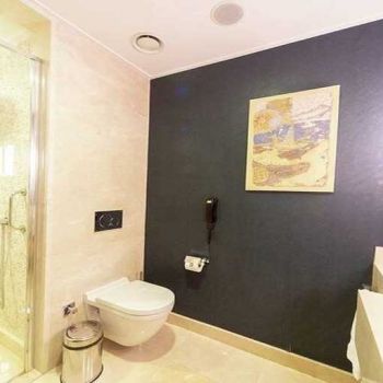 Hotel DoubleTree By Hilton Istanbul Topkapi image