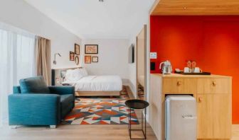 King suite with kitchenette at the Hampton by Hilton Warsaw Reduta.