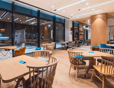 Hotel Hampton By Hilton Warsaw Reduta image
