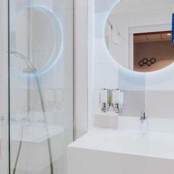 Hotel Hampton By Hilton Warsaw Reduta image