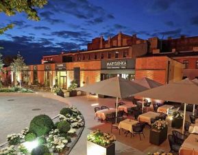 Outdoor patio perfect for co-working at the Hampton by Hilton Kalisz.