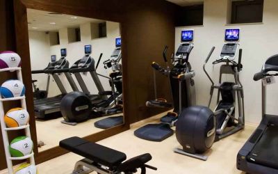 Fitness center with machines at the Hilton Garden Inn Krakow.