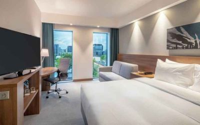 Bright queen room with view at the Hampton by Hilton Warsaw Mokotow.