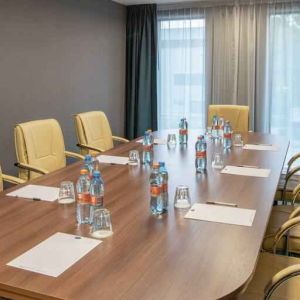 Small meeting room at the Hampton by Hilton Warsaw Mokotow.