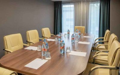 Small meeting room at the Hampton by Hilton Warsaw Mokotow.