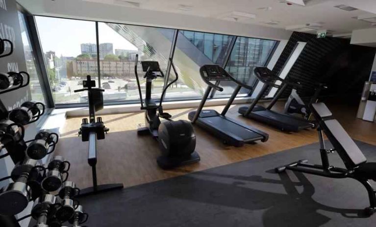 Fitness center with weights and machines at the Hampton by Hilton Olsztyn.