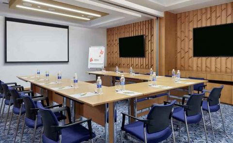 Hotel Hilton Garden Inn Muscat Al Khuwair image