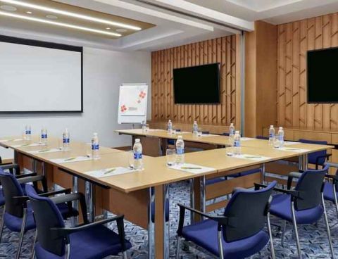 Hotel Hilton Garden Inn Muscat Al Khuwair image