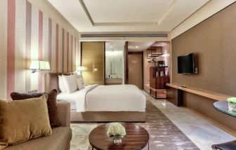 Comfortable king guestroom at the DoubleTree by Hilton Sukhumvit Bangkok.