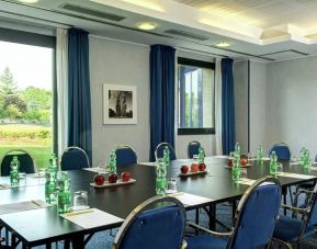 professional meeting room with lots of natural light at Hilton Garden Inn Milan Malpensa.