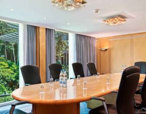Small meeting room at the Hilton Zurich Airport.
