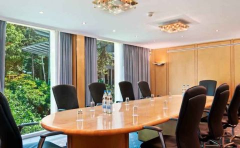 Hotel Hilton Zurich Airport image