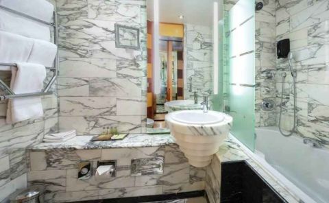 Hotel Hilton Stockholm Slussen image