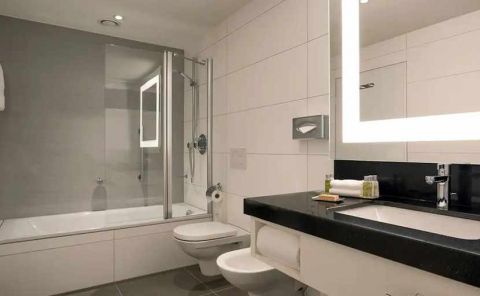 Hotel DoubleTree By Hilton Luxembourg image