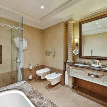 Hotel Hilton Beirut Habtoor Grand image