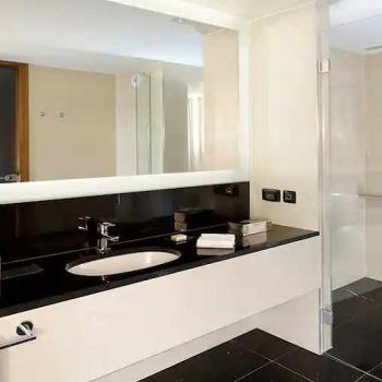 Hotel DoubleTree By Hilton Zagreb image