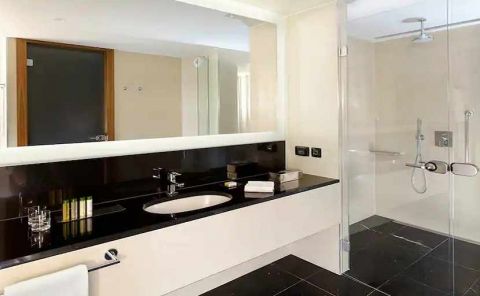 Hotel DoubleTree By Hilton Zagreb image