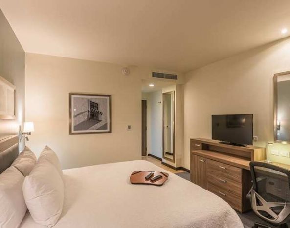 lovely king suite with TV, work desk, and chair at Hampton Inn & Suites by Hilton Salamanca Bajio.