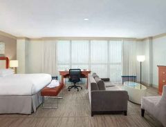 Hotel DoubleTree By Hilton Miami Airport & Convention Center image