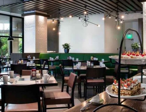 Hotel DoubleTree By Hilton Miami Airport & Convention Center image