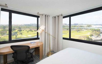 Working station overlooking the golf fields at the Sheraton Miami Airport Hotel.