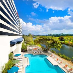 Relaxing outdoor pool at the Sheraton Miami Airport Hotel.