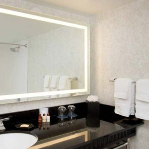 Guest bathroom at the Sheraton Miami Airport Hotel.