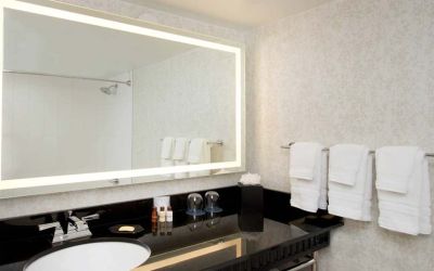 Guest bathroom at the Sheraton Miami Airport Hotel.