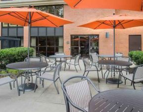 Outdoor patio perfect for co-working at Hampton Inn & Suites Annapolis.