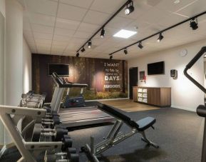 Treadmills, a squat rack, medicine balls and free weight benches in Hitlon Antwerp Central Station.