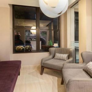 Lobby area at La Quinta Inn & Suites By Wyndham New York City Central Park.