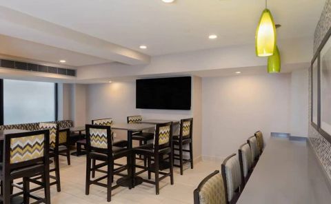 Hotel La Quinta Inn & Suites By Wyndham New York City Central Park image