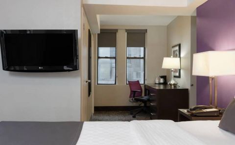 Hotel La Quinta Inn & Suites By Wyndham New York City Central Park image