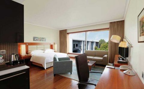 Hotel Hilton Bangalore Embassy GolfLinks image