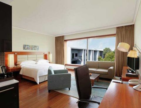 Hotel Hilton Bangalore Embassy GolfLinks image