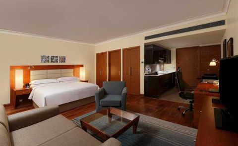 Hotel Hilton Bangalore Embassy GolfLinks image