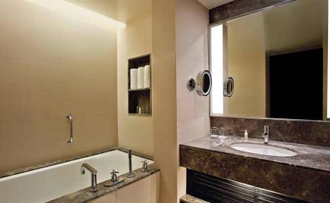 Hotel DoubleTree Suites By Hilton Bangalore image