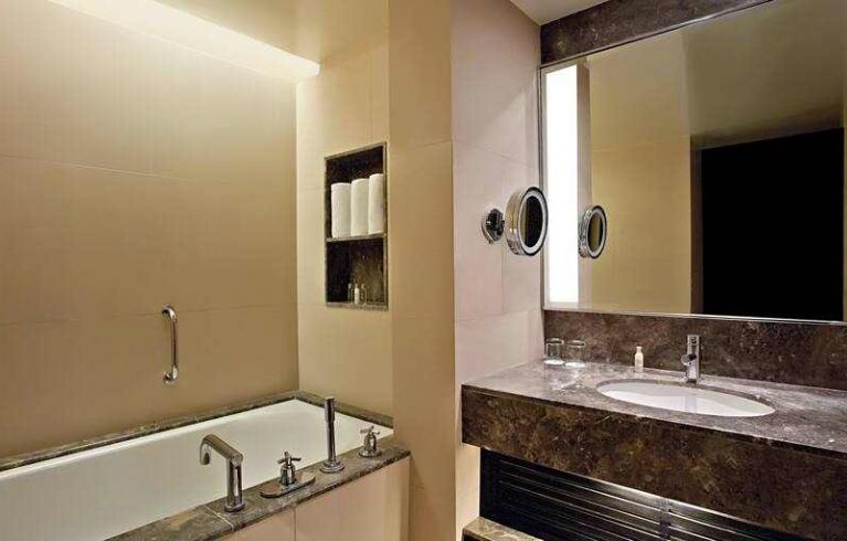 DoubleTree Suites By Hilton Bangalore, Bangalore 