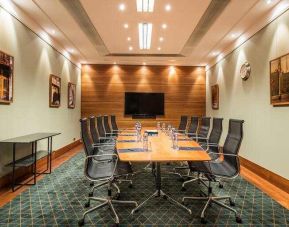 Meeting room at the Hilton Brussels Grand Place .