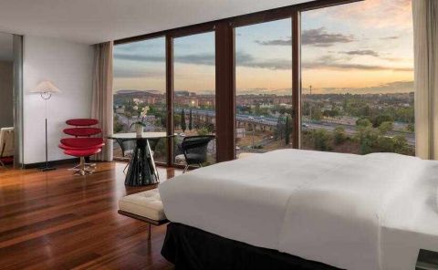 Hotel Hilton Madrid Airport image