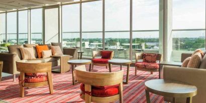 Seating area perfect for co-working at the Hampton by Hilton - Yopal.