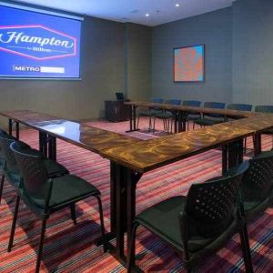 Meeting room with u shape table at the Hampton by Hilton - Yopal.