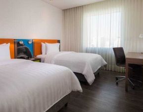 Twin room at the Hampton by Hilton Bucaramanga.