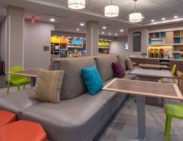 Tru By Hilton Omaha I-80 At 72nd Street, Omaha