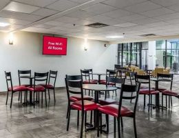 Red Roof PLUS+ & Suites Houston - IAH Airport SW, Houston