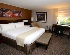 King bedroom with desk along the window at Holiday Inn Long Beach Airport.