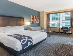 Hotel La Quinta Inn & Suites By Wyndham Chicago Downtown image