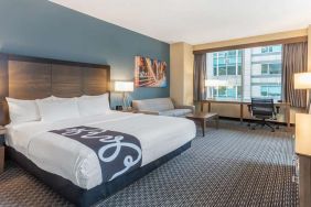 Hotel La Quinta Inn & Suites By Wyndham Chicago Downtown image