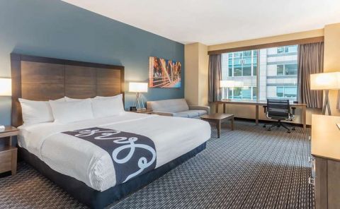 Hotel La Quinta Inn & Suites By Wyndham Chicago Downtown image